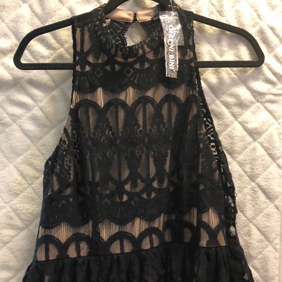 Gianni Bini black and nude cocktail dress. - Picture 2 of 3